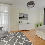 Apartment Palermo - Spacious Family 200 M From By Lion