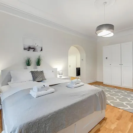 Palermo - Spacious Family 200 M From By Lion *